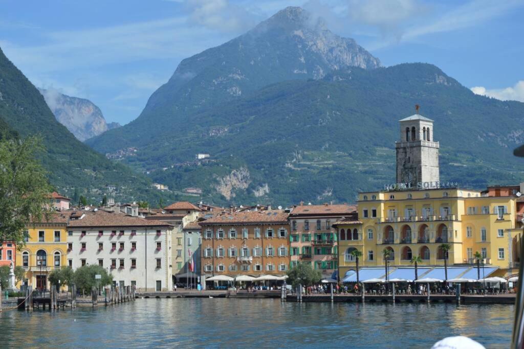 Appartamento Sunrise - Centro Storico N2 Riva del Garda Kültér fotó