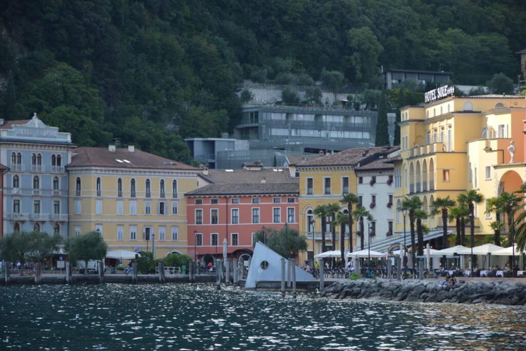Appartamento Sunrise - Centro Storico N2 Riva del Garda Kültér fotó