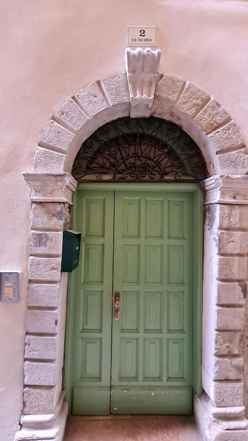 Appartamento Sunrise - Centro Storico N2 Riva del Garda Kültér fotó